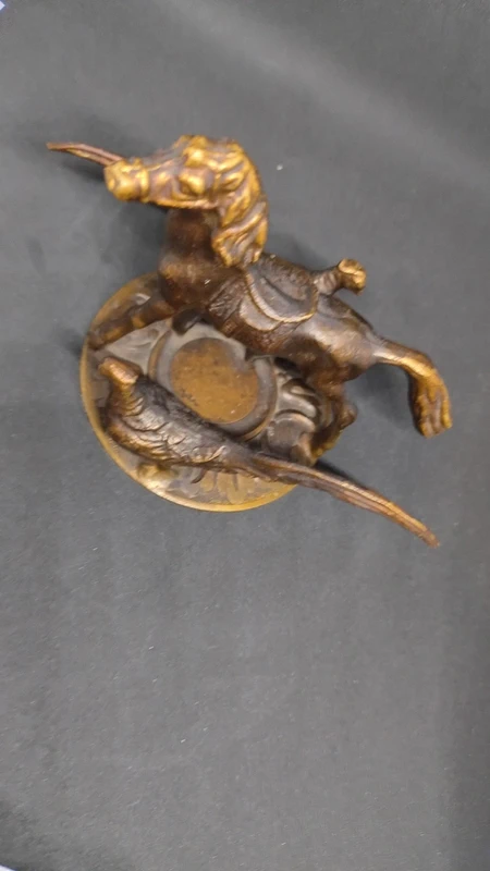 piccolo bronzo raffigurante cavallo con due fagiani piccolo bronzo raffigurante cavallo con due fagiani
