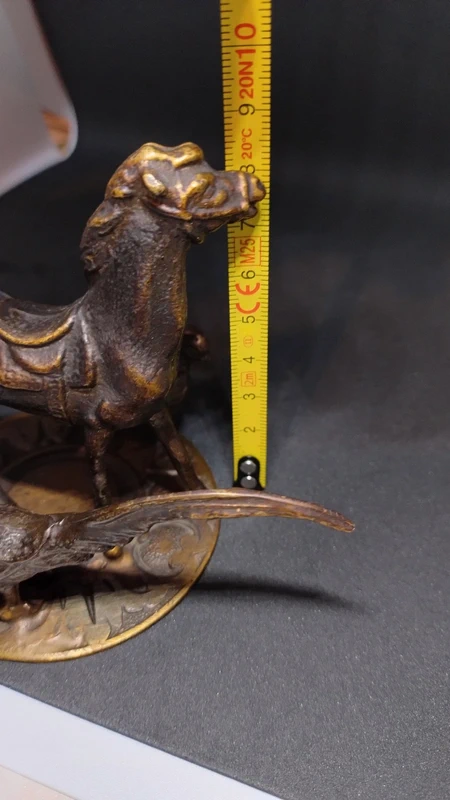 piccolo bronzo raffigurante cavallo con due fagiani piccolo bronzo raffigurante cavallo con due fagiani