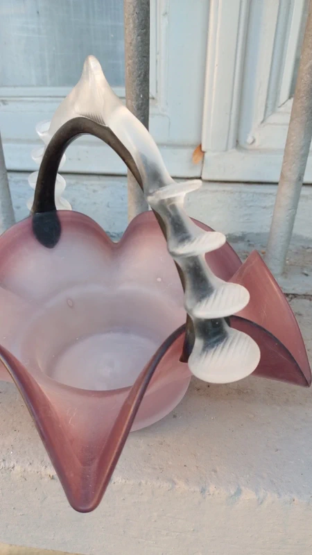 cestino vetro di murano con particolare lavorazione manico cestino vetro di murano con particolare lavorazione manico
