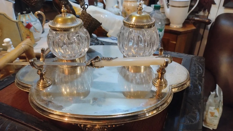 set da scrivania calamaio con tagliacarte in silver plate e vetro set da scrivania calamaio con tagliacarte in silver plate e vetro