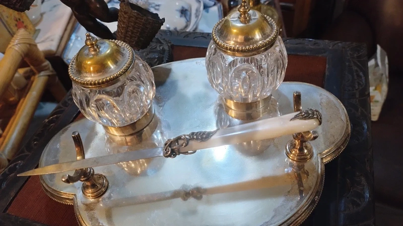 set da scrivania calamaio con tagliacarte in silver plate e vetro set da scrivania calamaio con tagliacarte in silver plate e vetro