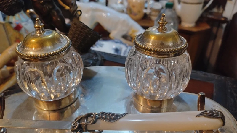 set da scrivania calamaio con tagliacarte in silver plate e vetro set da scrivania calamaio con tagliacarte in silver plate e vetro