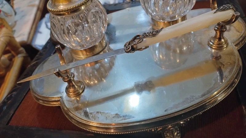 set da scrivania calamaio con tagliacarte in silver plate e vetro set da scrivania calamaio con tagliacarte in silver plate e vetro