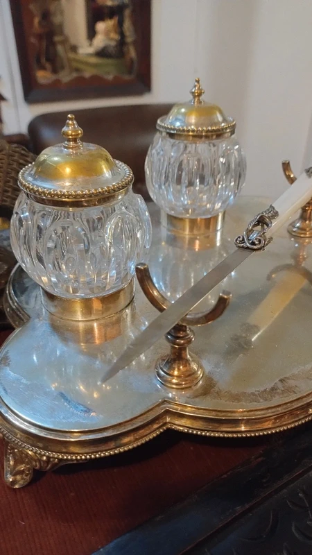 set da scrivania calamaio con tagliacarte in silver plate e vetro set da scrivania calamaio con tagliacarte in silver plate e vetro