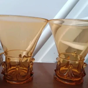 coppia bicchieri vetro ambrato decoro base corona