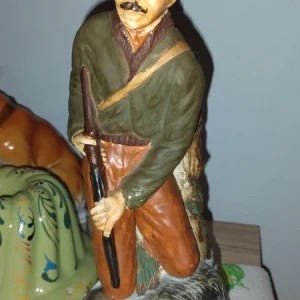 bottiglia cacciatore con cane in porcellana vintage