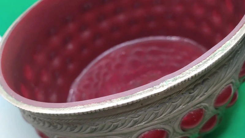 cachepot ciotola vaso metallo lavorato e vetro rosso cachepot ciotola vaso metallo lavorato e vetro rosso