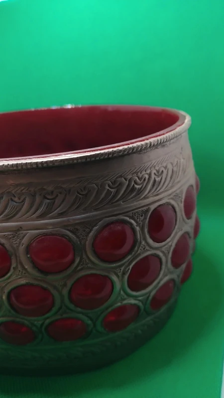 cachepot ciotola vaso metallo lavorato e vetro rosso cachepot ciotola vaso metallo lavorato e vetro rosso