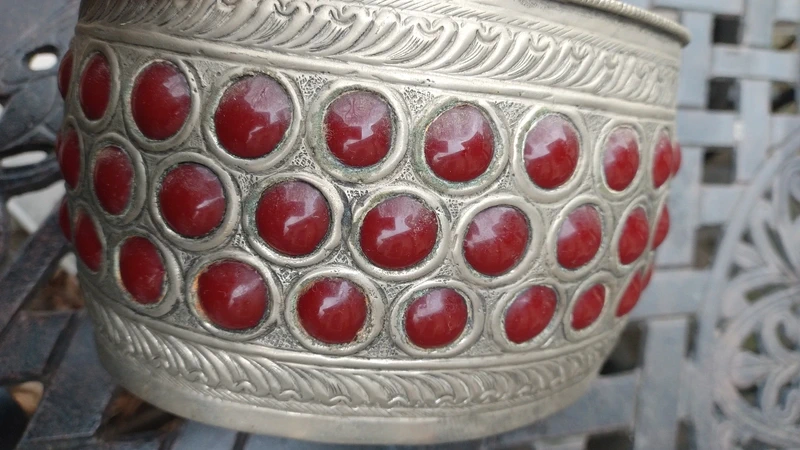 cachepot ciotola vaso metallo lavorato e vetro rosso cachepot ciotola vaso metallo lavorato e vetro rosso
