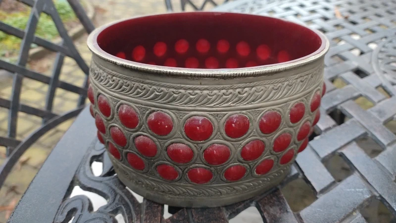 cachepot ciotola vaso metallo lavorato e vetro rosso cachepot ciotola vaso metallo lavorato e vetro rosso
