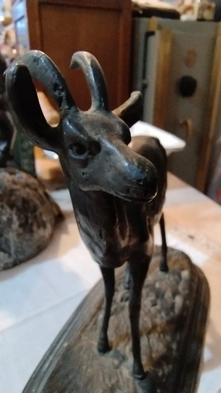 scultura di cerbiatto in bronzo scultura di cerbiatto in bronzo