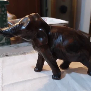 scultura di elefante in bronzo proboscide alta (copia)