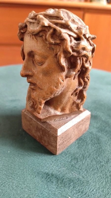 scultura in legno testa di gesù cristo scultura in legno testa di gesù cristo