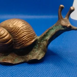 scultura raffigurante lumaca in bronzo