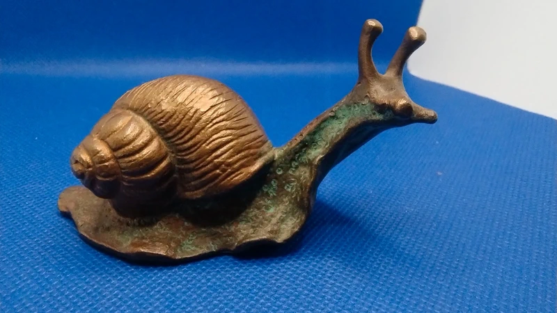 scultura raffigurante lumaca in bronzo scultura raffigurante lumaca in bronzo