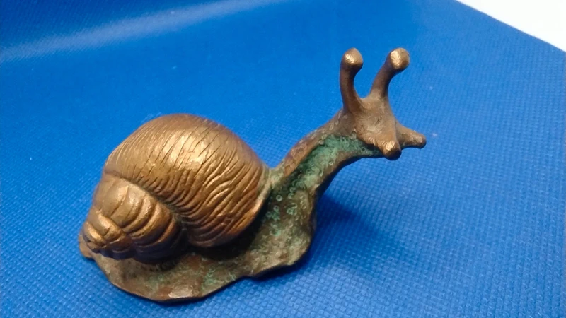 scultura raffigurante lumaca in bronzo scultura raffigurante lumaca in bronzo