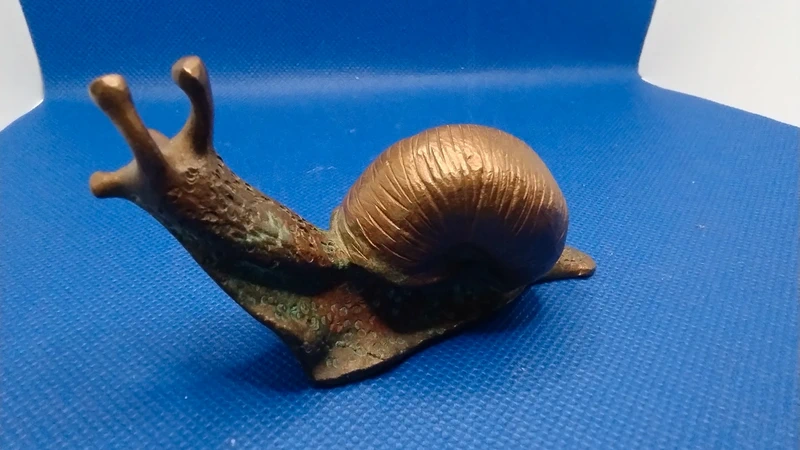 scultura raffigurante lumaca in bronzo scultura raffigurante lumaca in bronzo