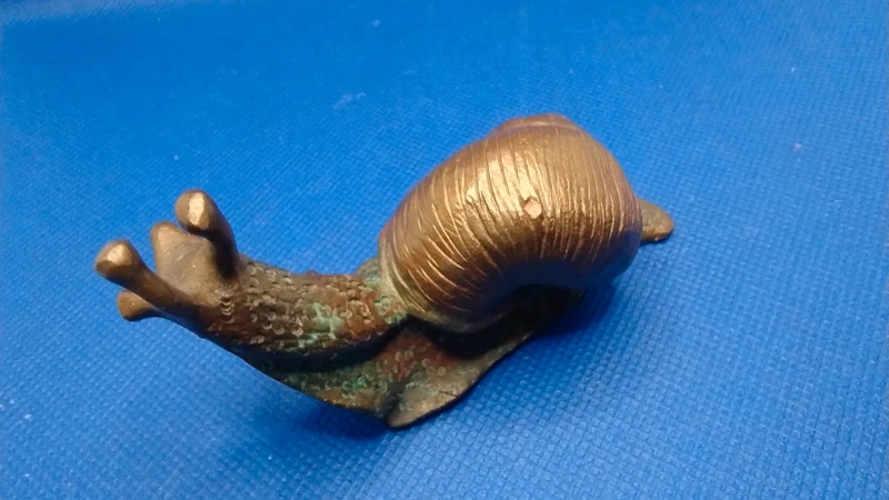 scultura raffigurante lumaca in bronzo scultura raffigurante lumaca in bronzo