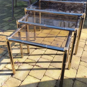 set di 3 tavolini anni 70 in vetro e ottone tipo bambù