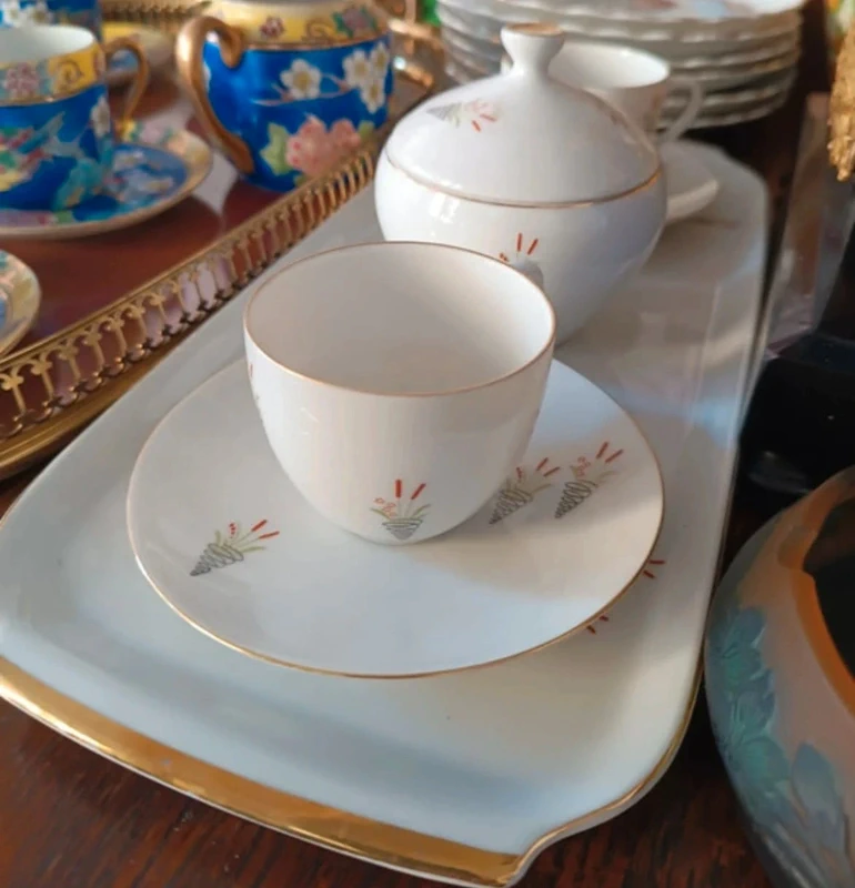 coppia tazze caffè vintage con vassoio e zuccheriera coppia tazze caffè vintage con vassoio e zuccheriera