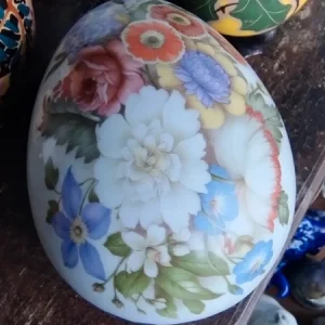 scatola portagioie a forma di uovo decoro fiori (copia)