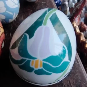 scatola portagioie porcellana a forma di uovo anfitrite fiore iris