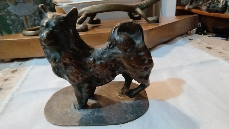 scultura cane volpino spitz in bronzo scultura cane volpino spitz in bronzo
