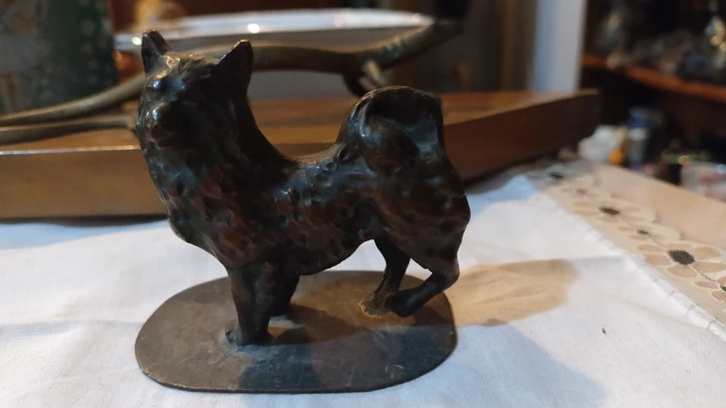 scultura cane volpino spitz in bronzo scultura cane volpino spitz in bronzo