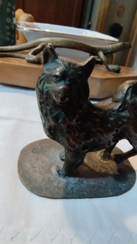 scultura cane volpino spitz in bronzo scultura cane volpino spitz in bronzo