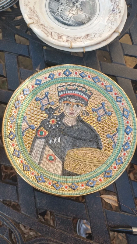 piatto antico con motivo a mosaico in stile bizantino gialletti deruta piatto antico con motivo a mosaico in stile bizantino gialletti deruta