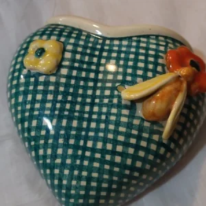 vaso cachepot a forma di cuore con ape e fiore pucci umbertide italy