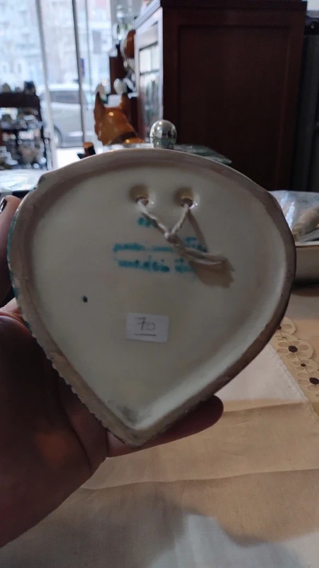 vaso cachepot a forma di cuore con ape e fiore pucci umbertide italy vaso cachepot a forma di cuore con ape e fiore pucci umbertide italy