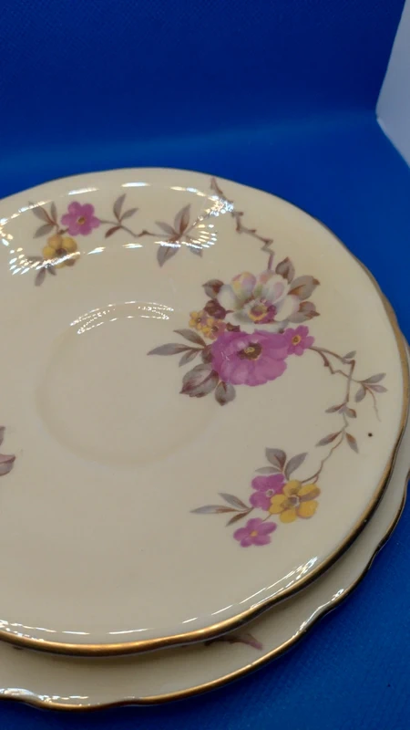 tazza da thè tè e doppio piattino vintage aynsley giallo pallido e floreale tazza da thè tè e doppio piattino vintage aynsley giallo pallido e floreale