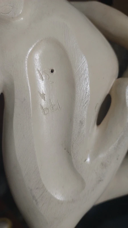 statua di donna nuda in ceramica colore crema soška statua di donna nuda in ceramica colore crema soška