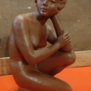 statua di donna nuda in ceramica colore crema soška (copia)