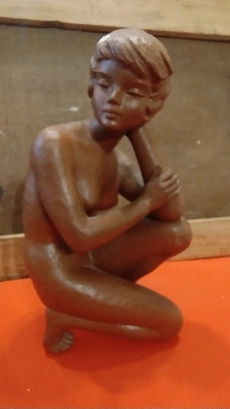 statua di donna nuda in ceramica colore crema soška (copia) statua di donna nuda in ceramica colore crema soška (copia)