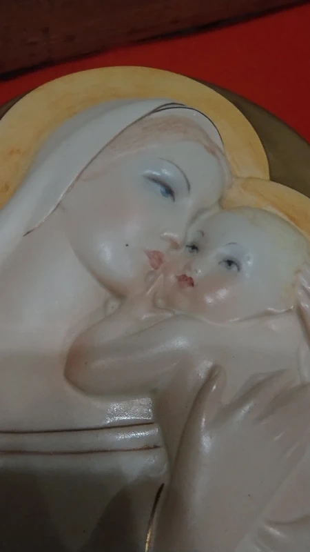 lenci madonna con il bambino formella in maiolica di forma ovale lenci madonna con il bambino formella in maiolica di forma ovale