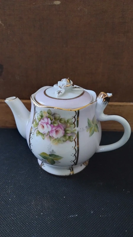 piccola teiera rose porcellana meissen dipinta a mano piccola teiera rose porcellana meissen dipinta a mano