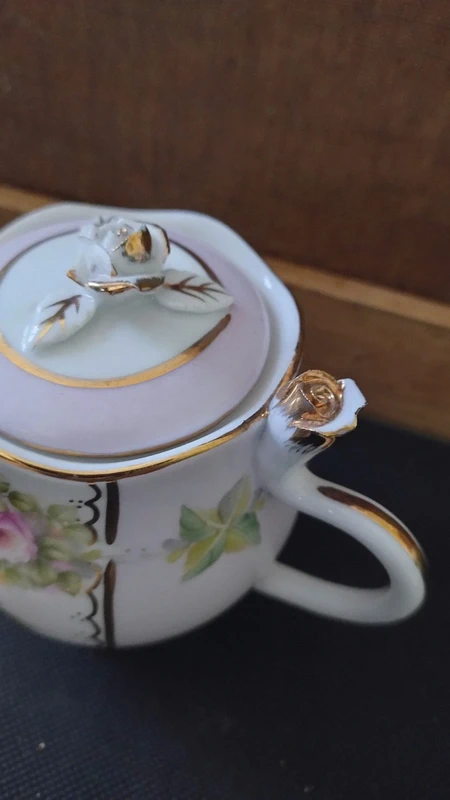 piccola teiera rose porcellana meissen dipinta a mano piccola teiera rose porcellana meissen dipinta a mano