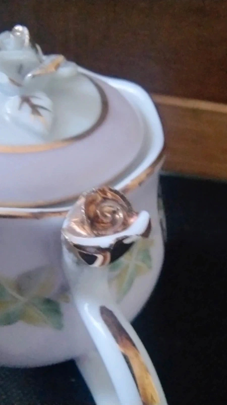 piccola teiera rose porcellana meissen dipinta a mano piccola teiera rose porcellana meissen dipinta a mano
