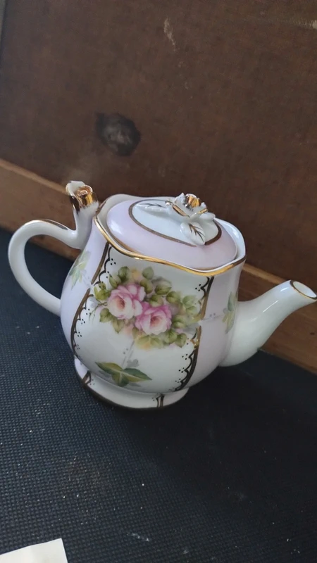 piccola teiera rose porcellana meissen dipinta a mano piccola teiera rose porcellana meissen dipinta a mano