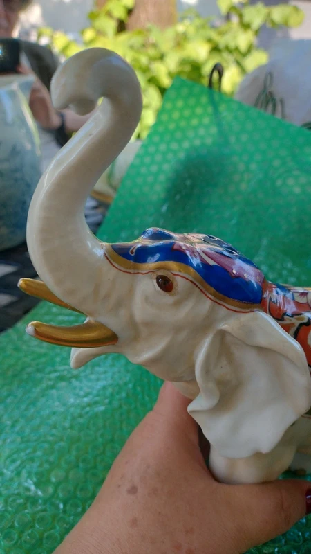 elefante in porcellana con mantello colorato capodimonte italy elefante in porcellana con mantello colorato capodimonte italy