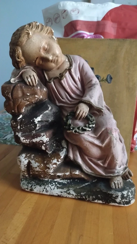 antica scultura in gesso di gesù bambino che dorme antica scultura in gesso di gesù bambino che dorme