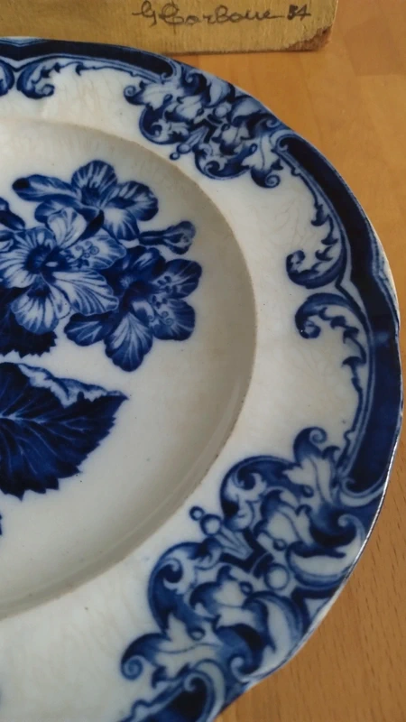 piatto da parete antico vittoriano wedgwood pearl ware con decorazione geranio color blu intenso piatto da parete antico vittoriano wedgwood pearl ware con decorazione geranio color blu intenso