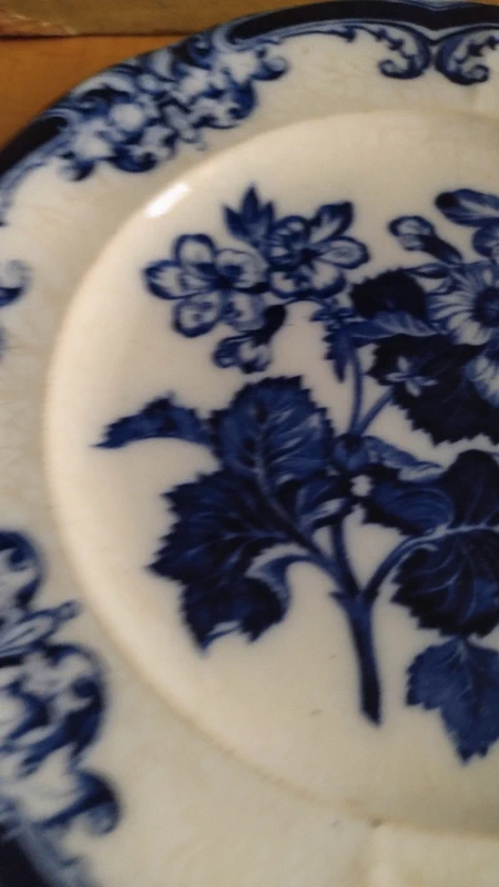 piatto da parete antico vittoriano wedgwood pearl ware con decorazione geranio color blu intenso piatto da parete antico vittoriano wedgwood pearl ware con decorazione geranio color blu intenso