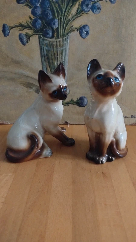 coppia gatto siamese con occhi azzurri in ceramica coppia gatto siamese con occhi azzurri in ceramica