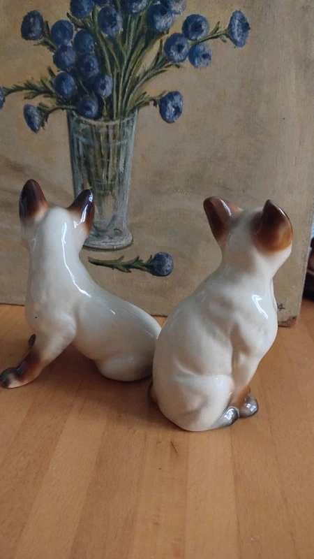 coppia gatto siamese con occhi azzurri in ceramica coppia gatto siamese con occhi azzurri in ceramica