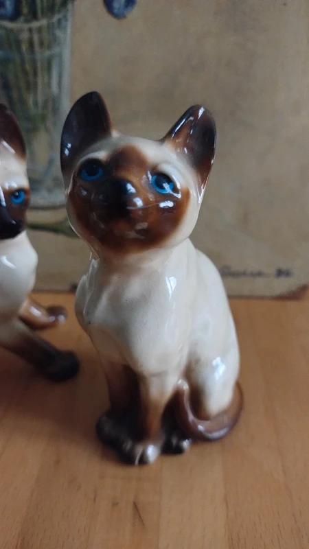 coppia gatto siamese con occhi azzurri in ceramica coppia gatto siamese con occhi azzurri in ceramica