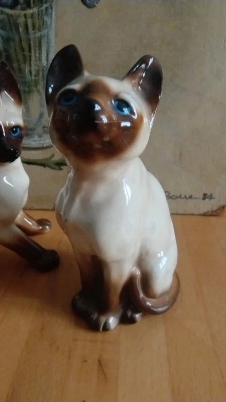 coppia gatto siamese con occhi azzurri in ceramica coppia gatto siamese con occhi azzurri in ceramica