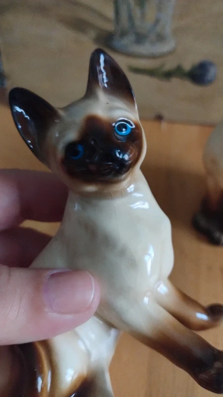 coppia gatto siamese con occhi azzurri in ceramica coppia gatto siamese con occhi azzurri in ceramica
